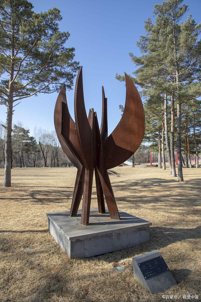 白银锈钢板雕塑